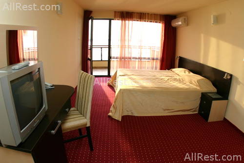 Lola Hotel 5